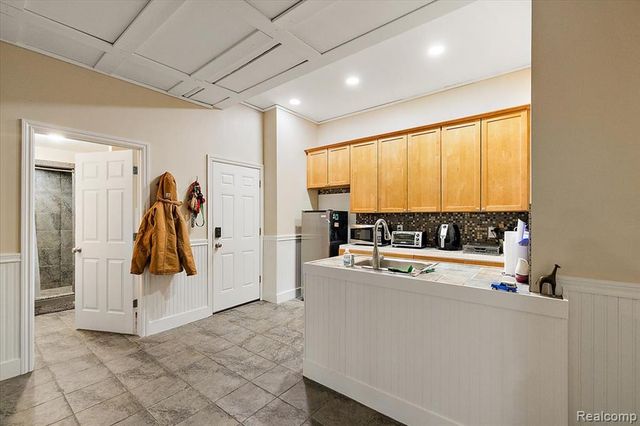 3412 Timberlake Drive, Walled Lake, MI 48390