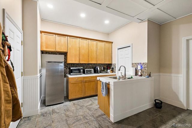 3412 Timberlake Drive, Walled Lake, MI 48390