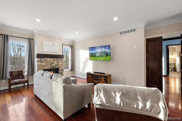 3412 Timberlake Drive, Walled Lake, MI 48390