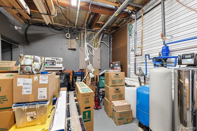 3412 Timberlake Drive, Walled Lake, MI 48390