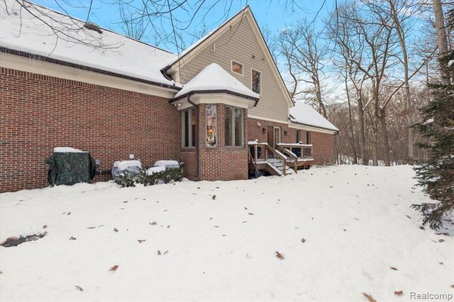 3412 Timberlake Drive, Walled Lake, MI 48390