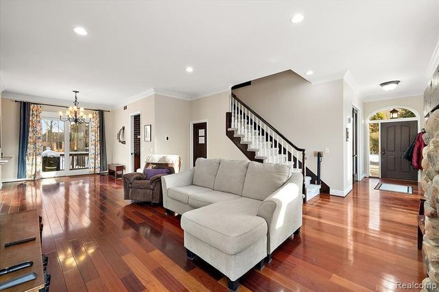 3412 Timberlake Drive, Walled Lake, MI 48390