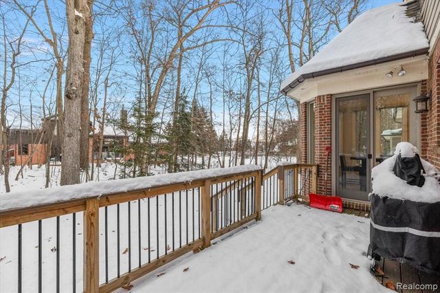 3412 Timberlake Drive, Walled Lake, MI 48390