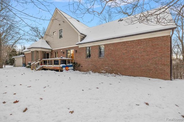 3412 Timberlake Drive, Walled Lake, MI 48390