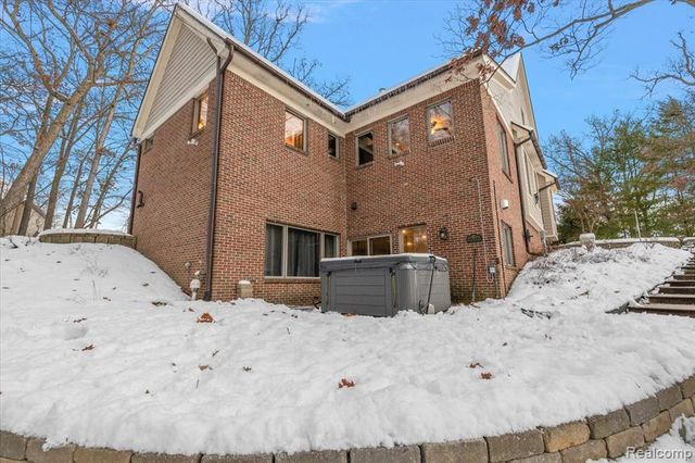 3412 Timberlake Drive, Walled Lake, MI 48390