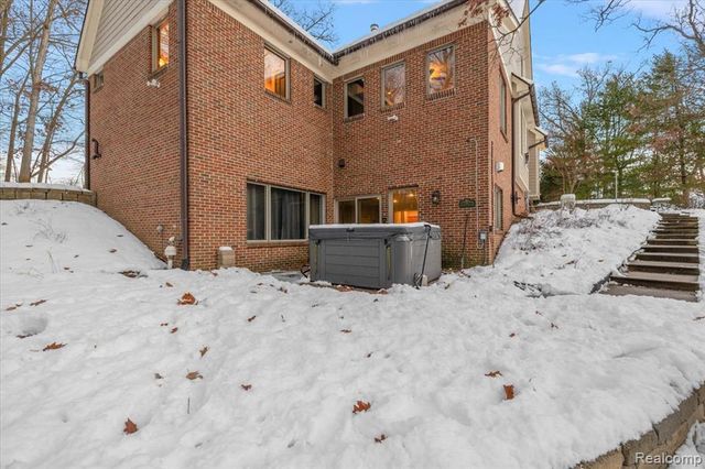 3412 Timberlake Drive, Walled Lake, MI 48390