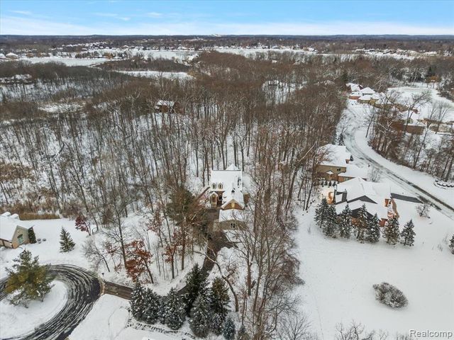 3412 Timberlake Drive, Walled Lake, MI 48390