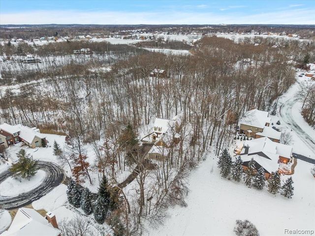 3412 Timberlake Drive, Walled Lake, MI 48390