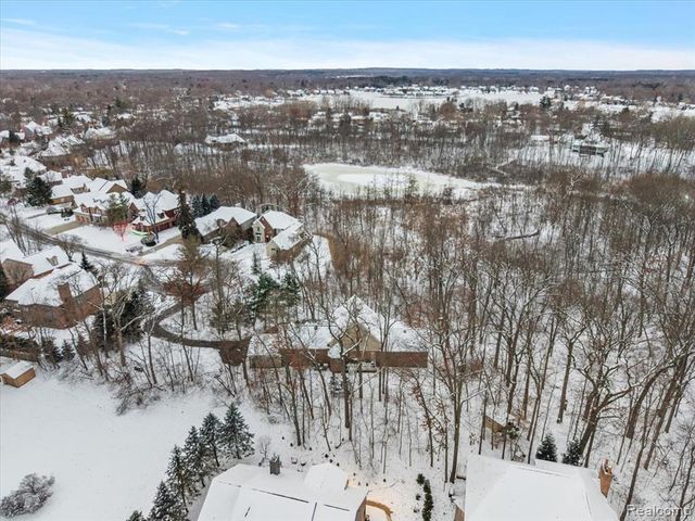 3412 Timberlake Drive, Walled Lake, MI 48390