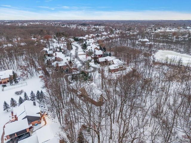 3412 Timberlake Drive, Walled Lake, MI 48390