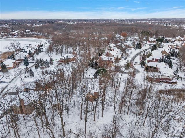 3412 Timberlake Drive, Walled Lake, MI 48390