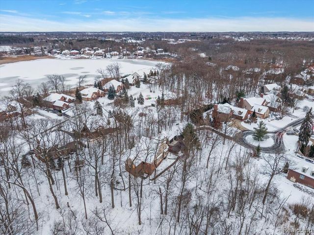 3412 Timberlake Drive, Walled Lake, MI 48390