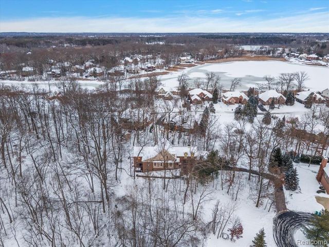 3412 Timberlake Drive, Walled Lake, MI 48390