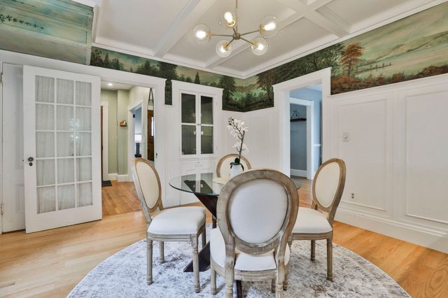 4 Hillside Ave, Wakefield, MA 01880