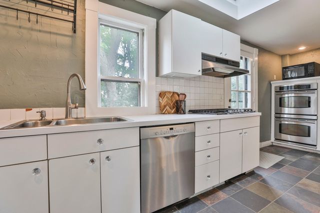 4 Hillside Ave, Wakefield, MA 01880
