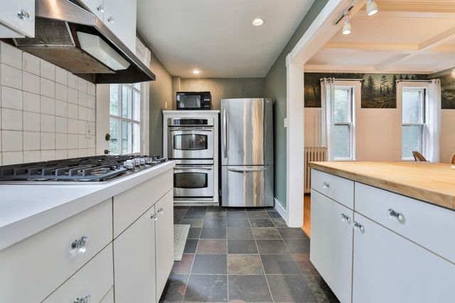 4 Hillside Ave, Wakefield, MA 01880