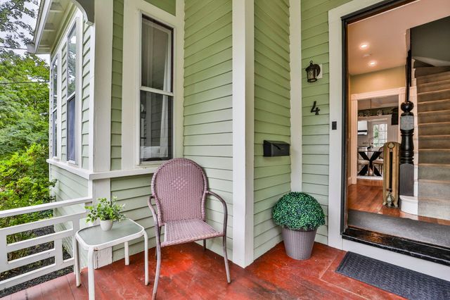 4 Hillside Ave, Wakefield, MA 01880