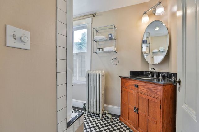 4 Hillside Ave, Wakefield, MA 01880