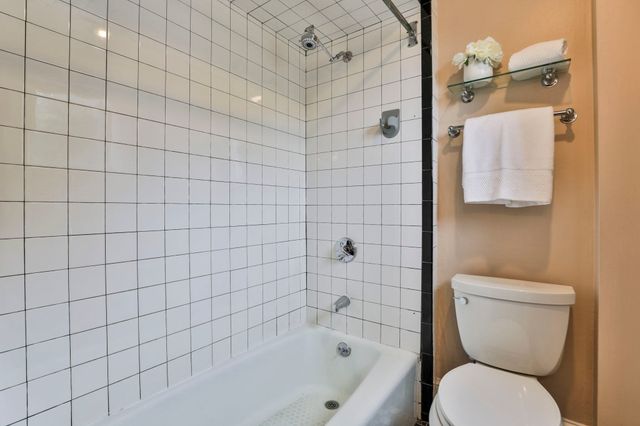 4 Hillside Ave, Wakefield, MA 01880