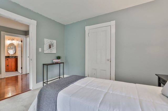 4 Hillside Ave, Wakefield, MA 01880