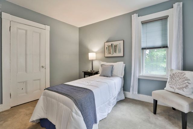 4 Hillside Ave, Wakefield, MA 01880