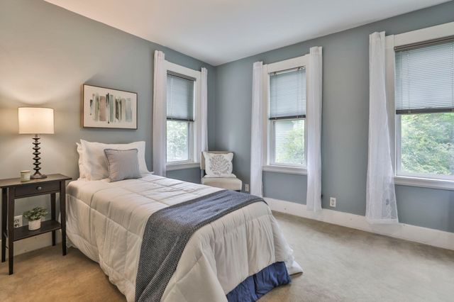 4 Hillside Ave, Wakefield, MA 01880