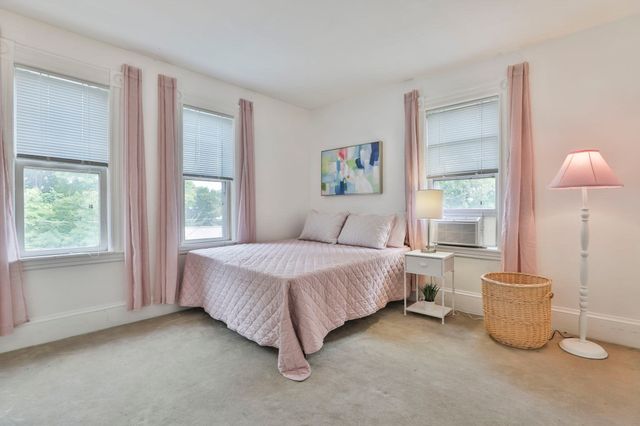 4 Hillside Ave, Wakefield, MA 01880