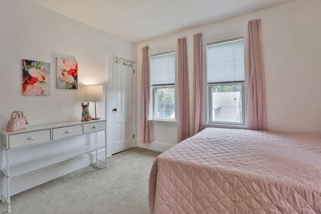 4 Hillside Ave, Wakefield, MA 01880