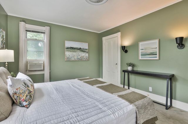 4 Hillside Ave, Wakefield, MA 01880