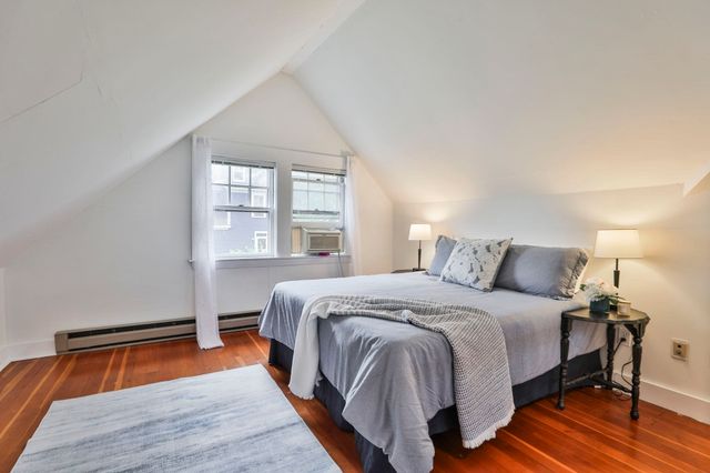 4 Hillside Ave, Wakefield, MA 01880
