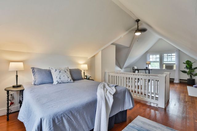 4 Hillside Ave, Wakefield, MA 01880