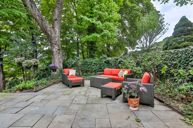 4 Hillside Ave, Wakefield, MA 01880