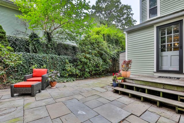 4 Hillside Ave, Wakefield, MA 01880