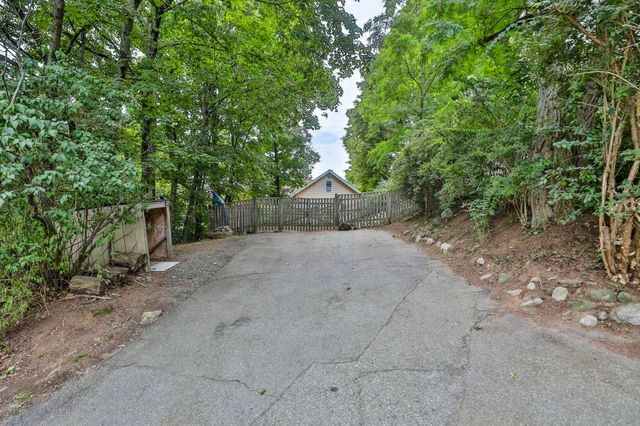 4 Hillside Ave, Wakefield, MA 01880