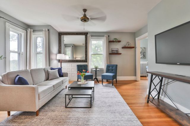 4 Hillside Ave, Wakefield, MA 01880