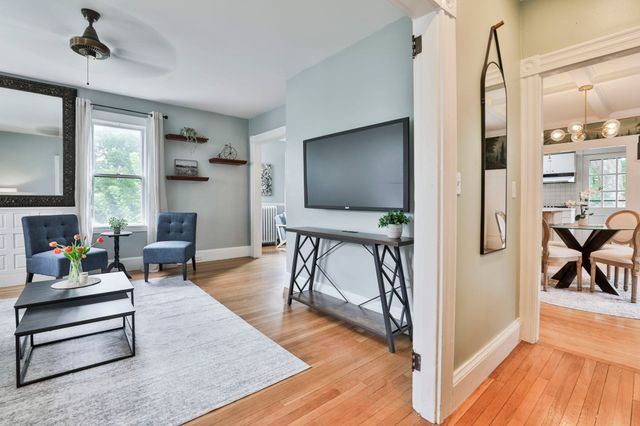 4 Hillside Ave, Wakefield, MA 01880