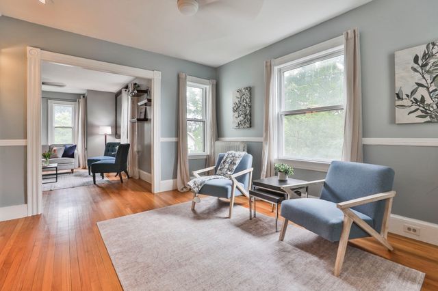 4 Hillside Ave, Wakefield, MA 01880