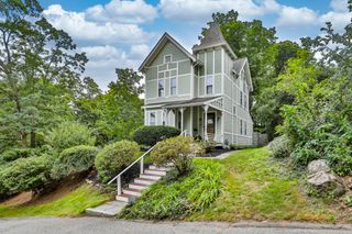 4 Hillside Ave, Wakefield, MA 01880