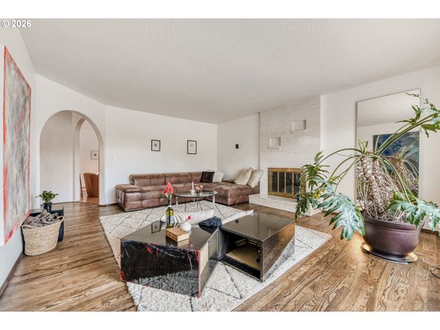 920 Se 214TH Ave, Gresham, OR 97030