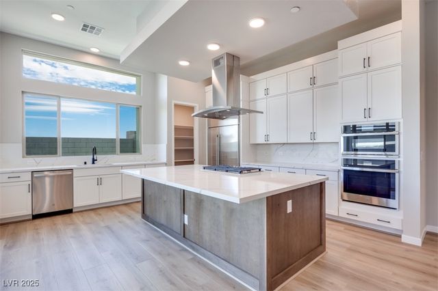 10350 Hanging Lake Street, Las Vegas, NV 89166