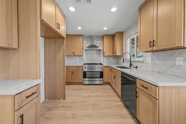 3330 Potter Ln, Sacramento, CA 95821