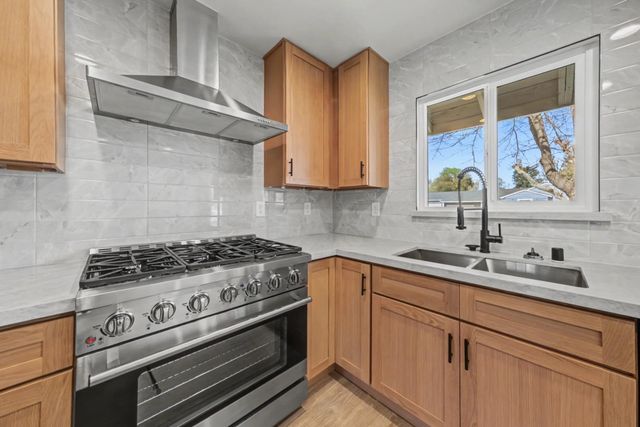 3330 Potter Ln, Sacramento, CA 95821