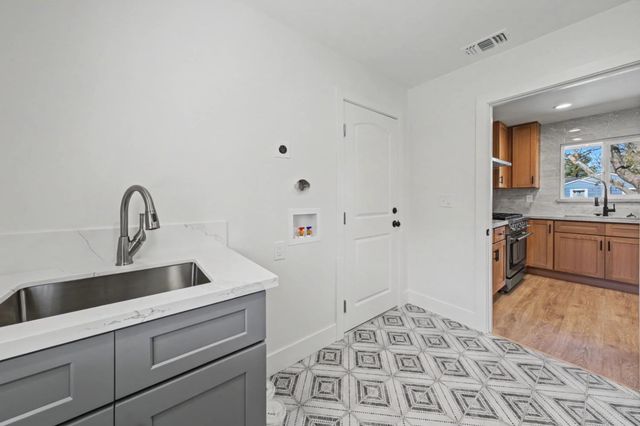 3330 Potter Ln, Sacramento, CA 95821