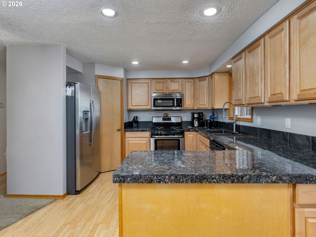 16695 S ANNETTE Dr, Oregon City, OR 97045