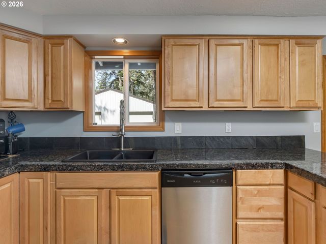 16695 S ANNETTE Dr, Oregon City, OR 97045