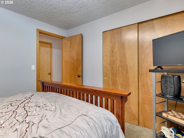 16695 S ANNETTE Dr, Oregon City, OR 97045