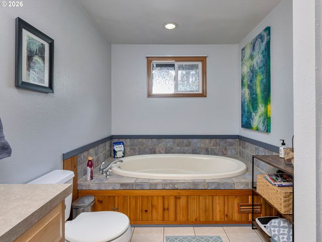 16695 S ANNETTE Dr, Oregon City, OR 97045