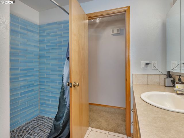 16695 S ANNETTE Dr, Oregon City, OR 97045