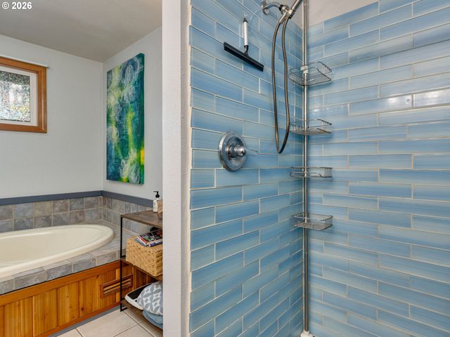 16695 S ANNETTE Dr, Oregon City, OR 97045