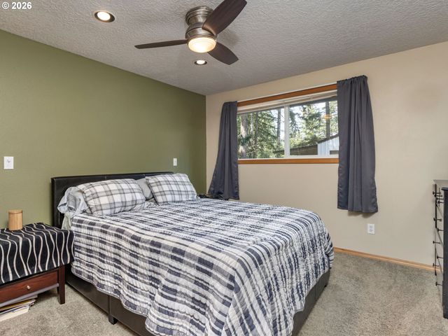 16695 S ANNETTE Dr, Oregon City, OR 97045